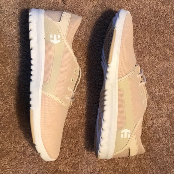 etnies scout tan